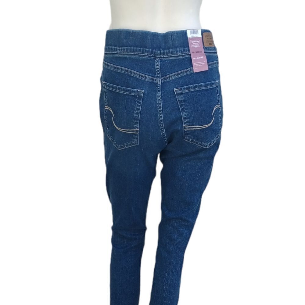 593735....Signature Levi's Pull-On Skinny Jeans Size 6M, 28" Waist