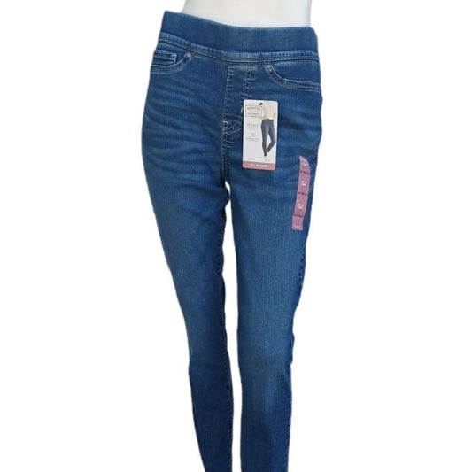 593735....Signature Levi's Pull-On Skinny Jeans Size 6M, 28" Waist