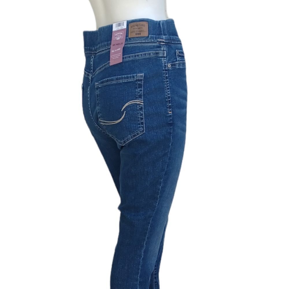 593735....Signature Levi's Pull-On Skinny Jeans Size 6M, 28" Waist