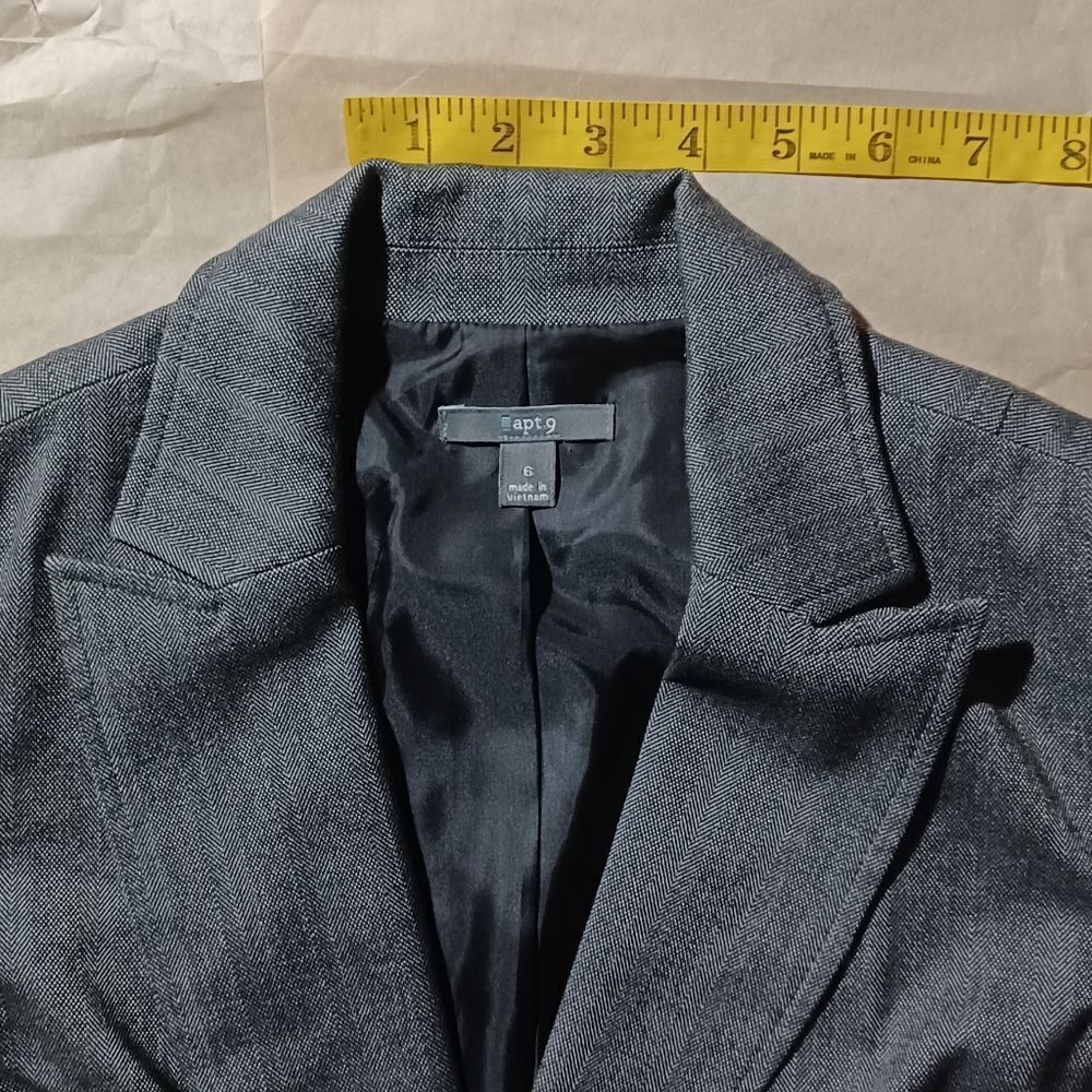 608333...Apt.9 Ladies Lapel Short Jacket Size 6