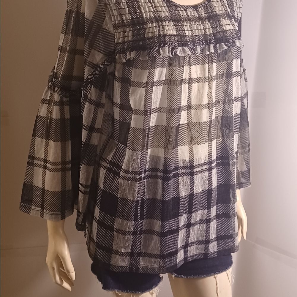 605633....Style&Co Black and White Shear Top Size Large