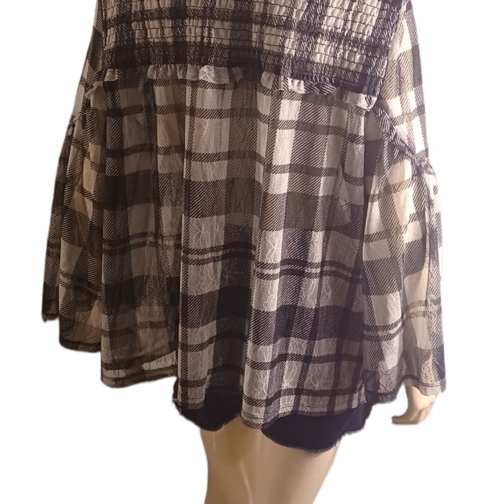 605633....Style&Co Black and White Shear Top Size Large