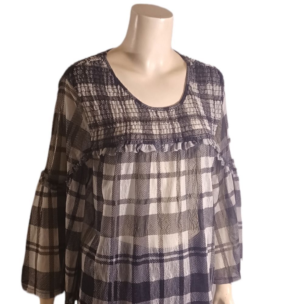 605633....Style&Co Black and White Shear Top Size Large