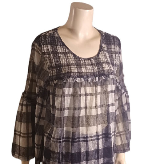 605633....Style&Co Black and White Shear Top Size Large