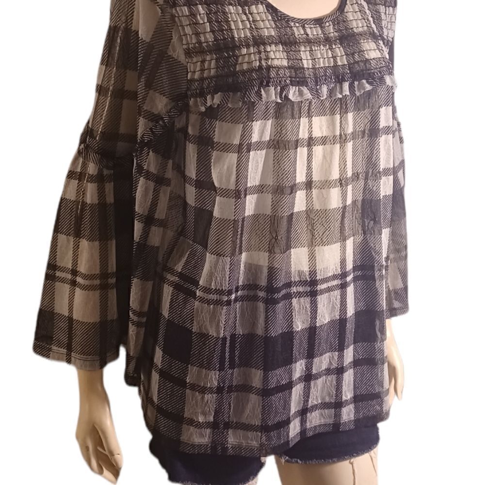 605633....Style&Co Black and White Shear Top Size Large