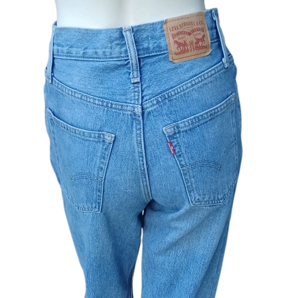 8189....Levi,s '94 Baggy Straight Leg Jeans Size 24, 10" Rise