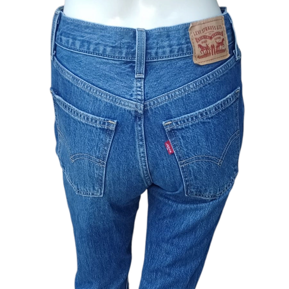 8186....Levi's Low Pro Straight Leg Jeans Size 24