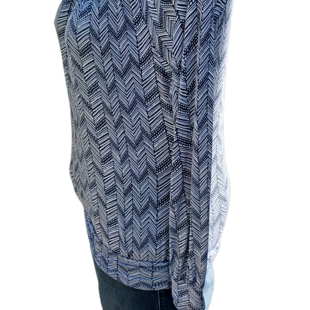 611533...Daisy Fuentes Long Sleeves Caual Blouse Size Medium