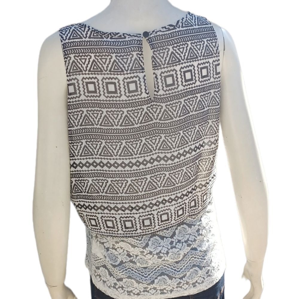 611333....Joy&Co Sleeveless Top Size Medium
