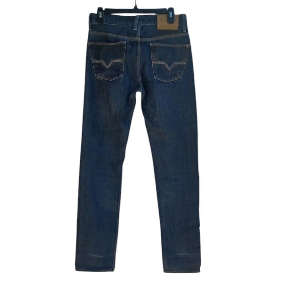 8122....Guess Jeans Straight Leg Size 29X32,  8"Rise