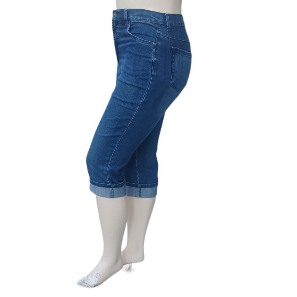 7009148.......Gloria Vanderbilt Crop Jeans Size 12, W30" 18"Inseam   11"Rise