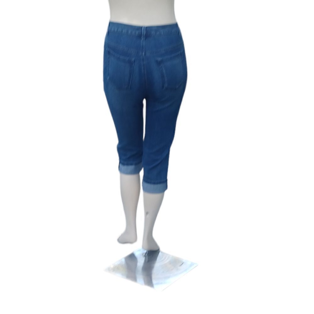 7009148.......Gloria Vanderbilt Crop Jeans Size 12, W30" 18"Inseam   11"Rise