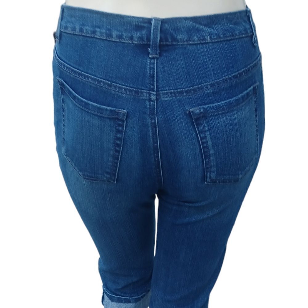 7009148.......Gloria Vanderbilt Crop Jeans Size 12, W30" 18"Inseam   11"Rise