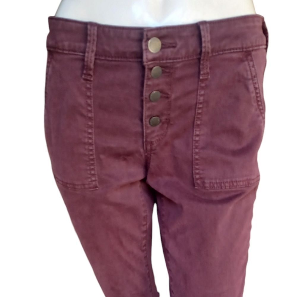 8126.....Universal Thread Skinny Jeans Size 2/26R,  8" Rise