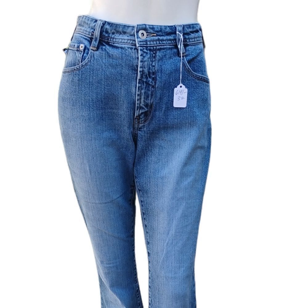 619132....Express Jeans Bootcut Size 7/8, 29"W, 30" Inseam 10"Rise