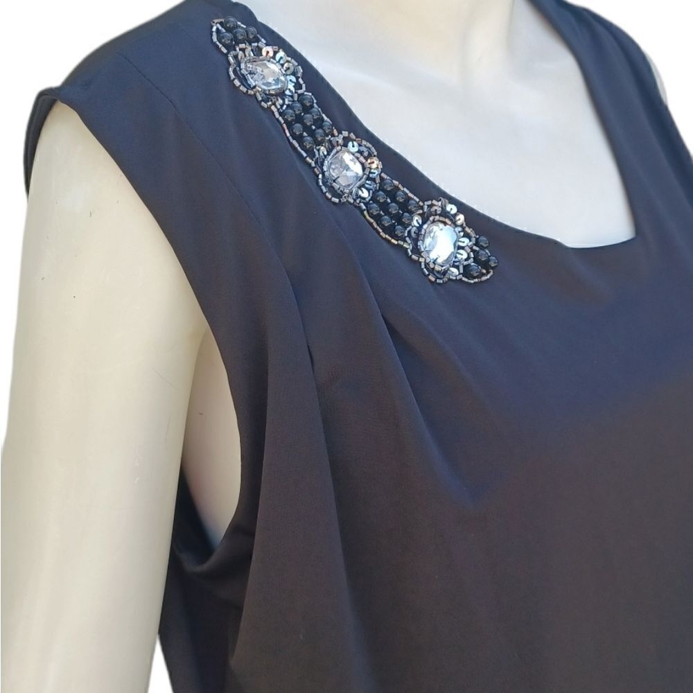 611233...Black Sleeveless Top Size Medium