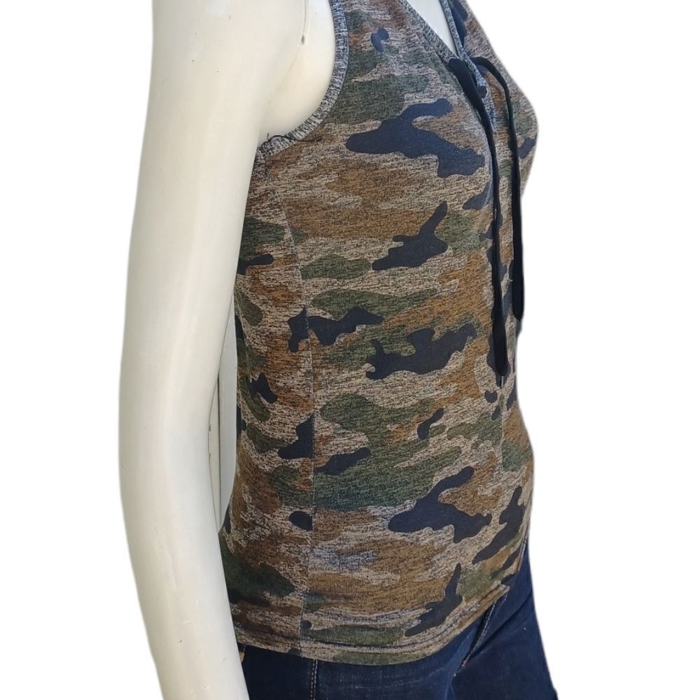 610933....Camo Design Tank Top Size Small