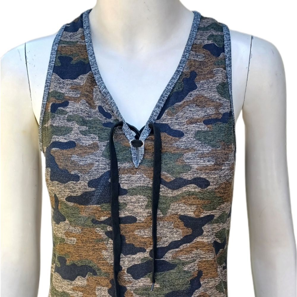 610933....Camo Design Tank Top Size Small