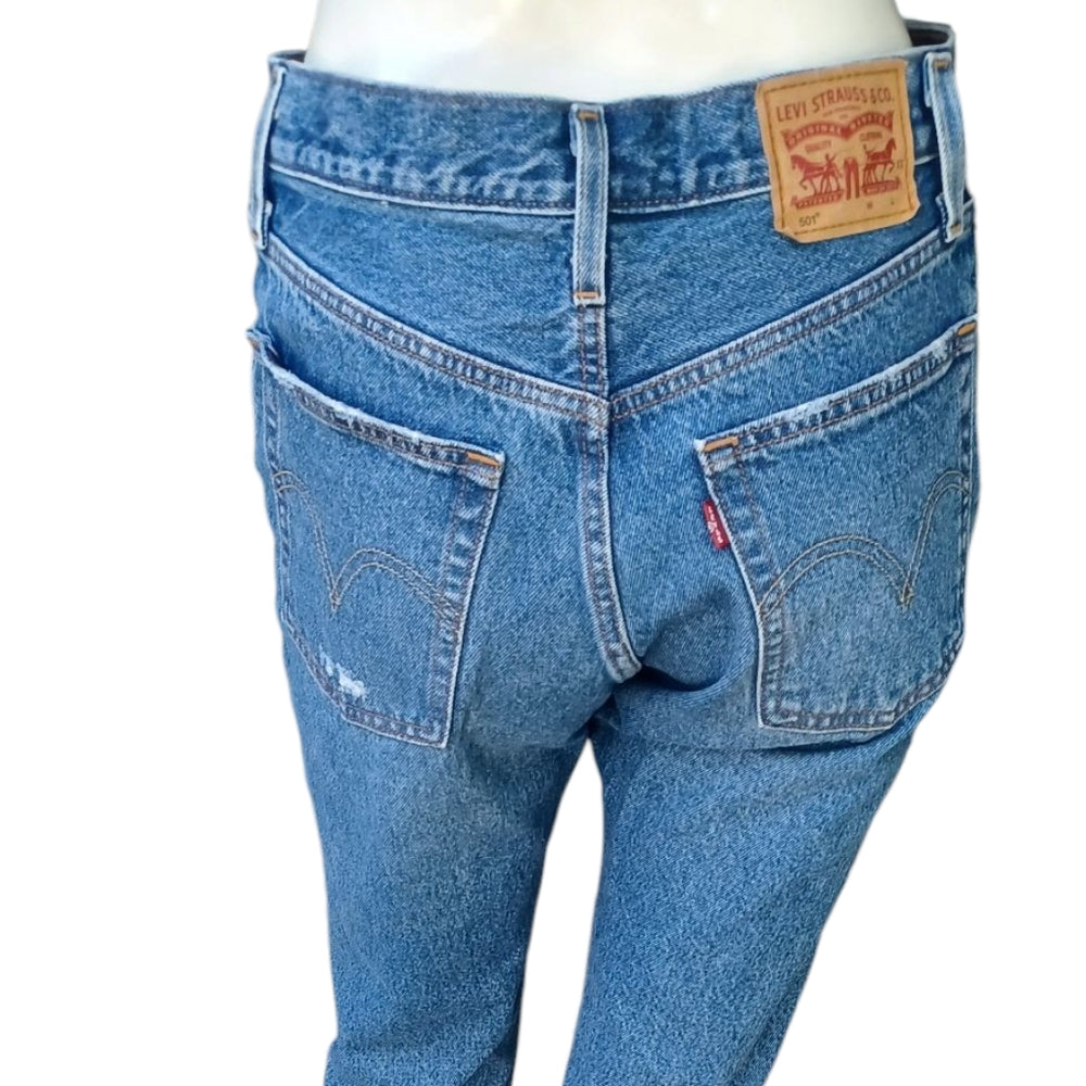 8194....Levi's 501 Straight Leg Jeans W25 L26