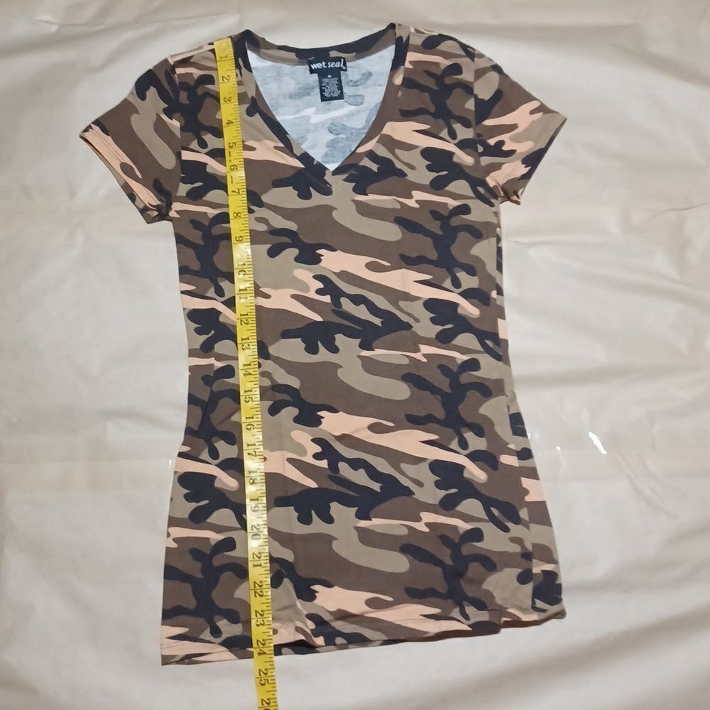 608733....NWOT..Wet Seal Short Sleeve Camo Top