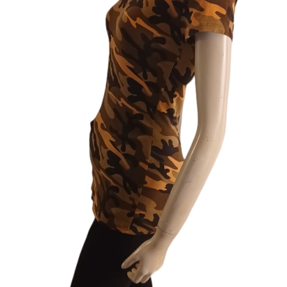 608733....NWOT..Wet Seal Short Sleeve Camo Top