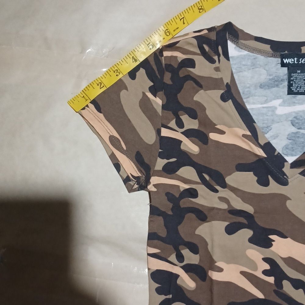 608733....NWOT..Wet Seal Short Sleeve Camo Top
