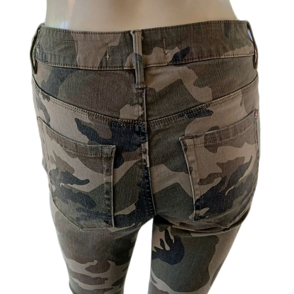 616712..Navy Green Camo Bullhead Skinny Jeans Sz 5, 24" Waist 29" Inseam 9" Rise