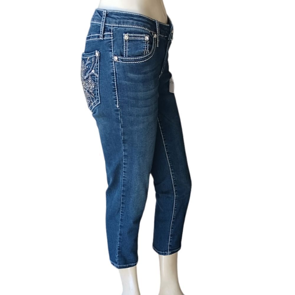 673246.....Apt.9 Crop Jeans Size 4, 26" Waist 23" Inseam 7" Rise