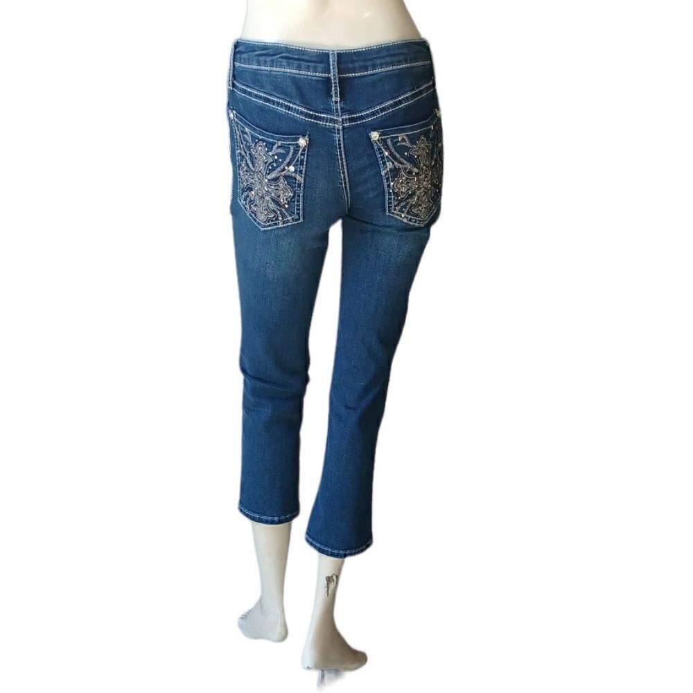 673246.....Apt.9 Crop Jeans Size 4, 26" Waist 23" Inseam 7" Rise