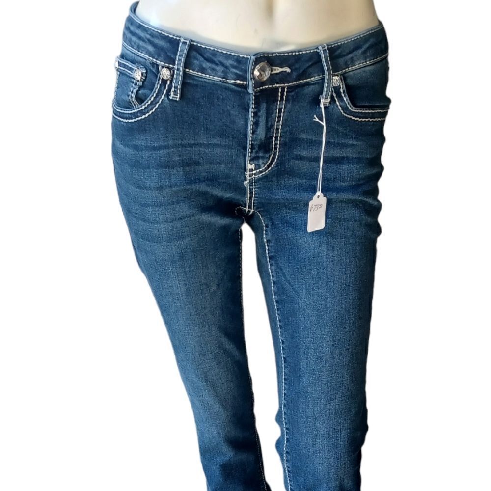 673246.....Apt.9 Crop Jeans Size 4, 26" Waist 23" Inseam 7" Rise