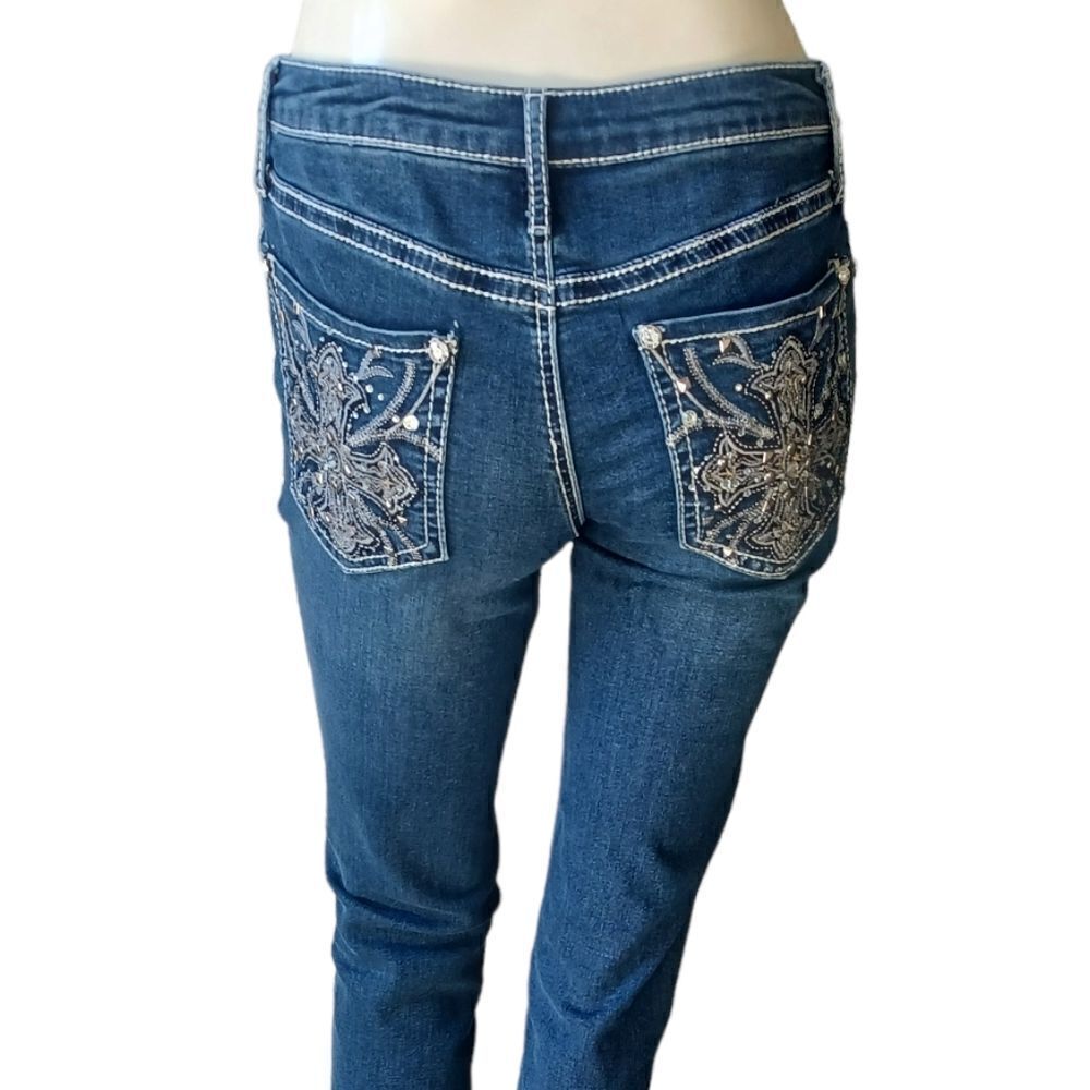 673246.....Apt.9 Crop Jeans Size 4, 26" Waist 23" Inseam 7" Rise
