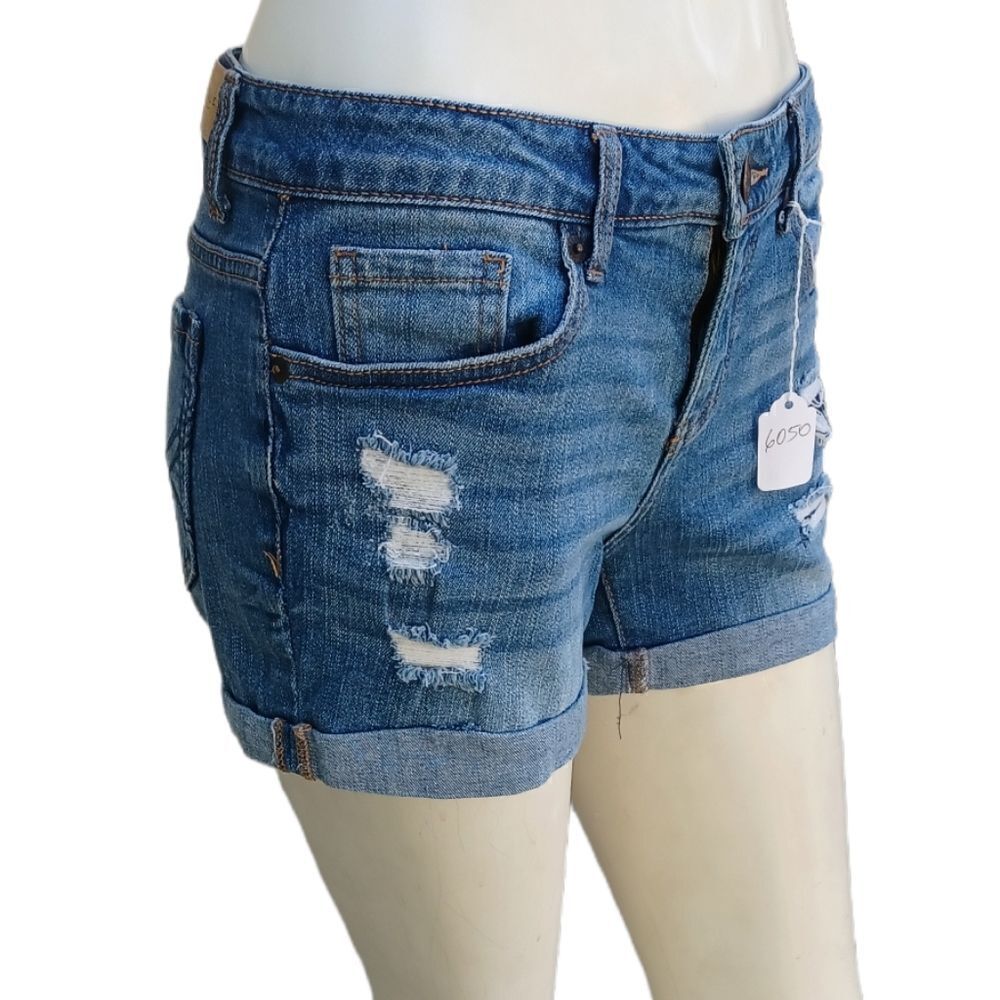605048....Aeropostale Cuffed Jean Shorts Size 4, 28"W, 3"Inseam, 7"Rise