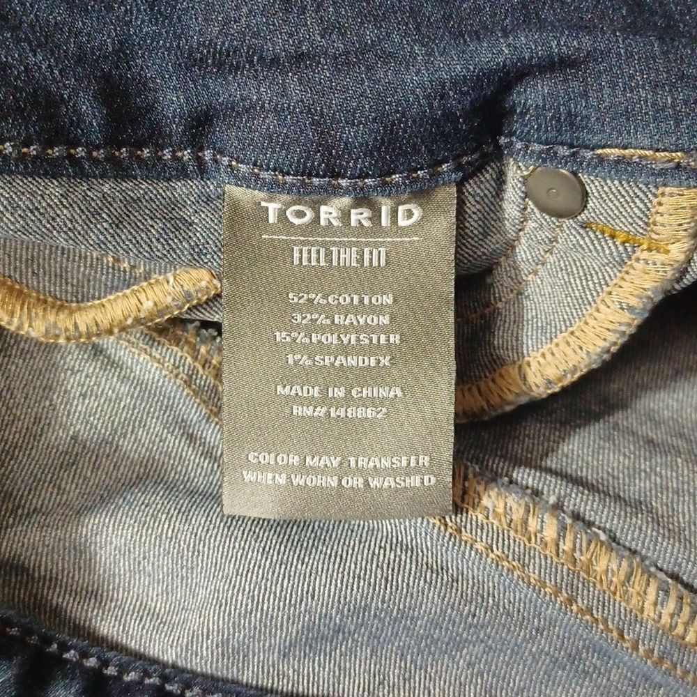 613131...Torrid Cut Off Jegging Jeans Size 18S, W34" 20"Inseam 11"Rise
