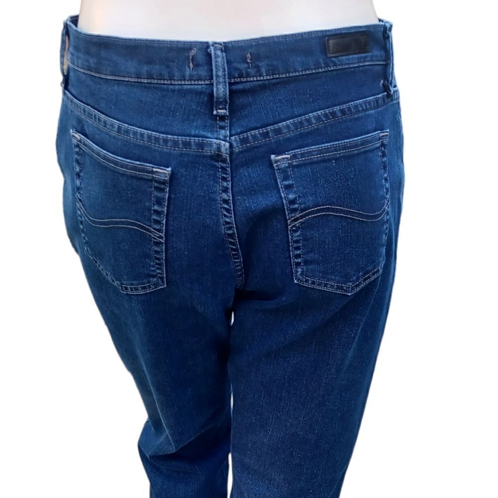 701718....Lee Relaxed Fit Straight leg Jeans Size 16SPET, W34" 26"Inseam 12"Rise