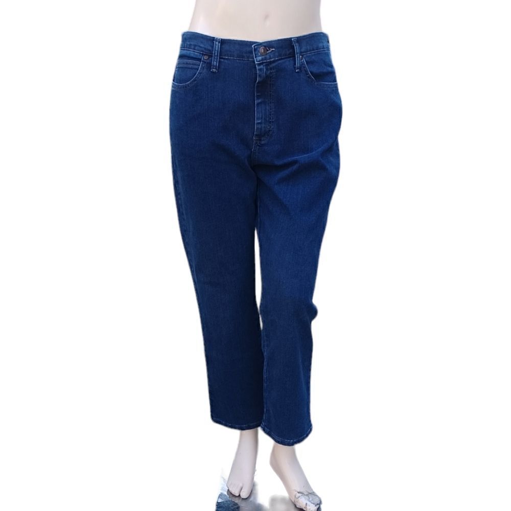 701718....Lee Relaxed Fit Straight leg Jeans Size 16SPET, W34" 26"Inseam 12"Rise