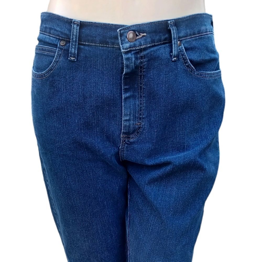 701718....Lee Relaxed Fit Straight leg Jeans Size 16SPET, W34" 26"Inseam 12"Rise
