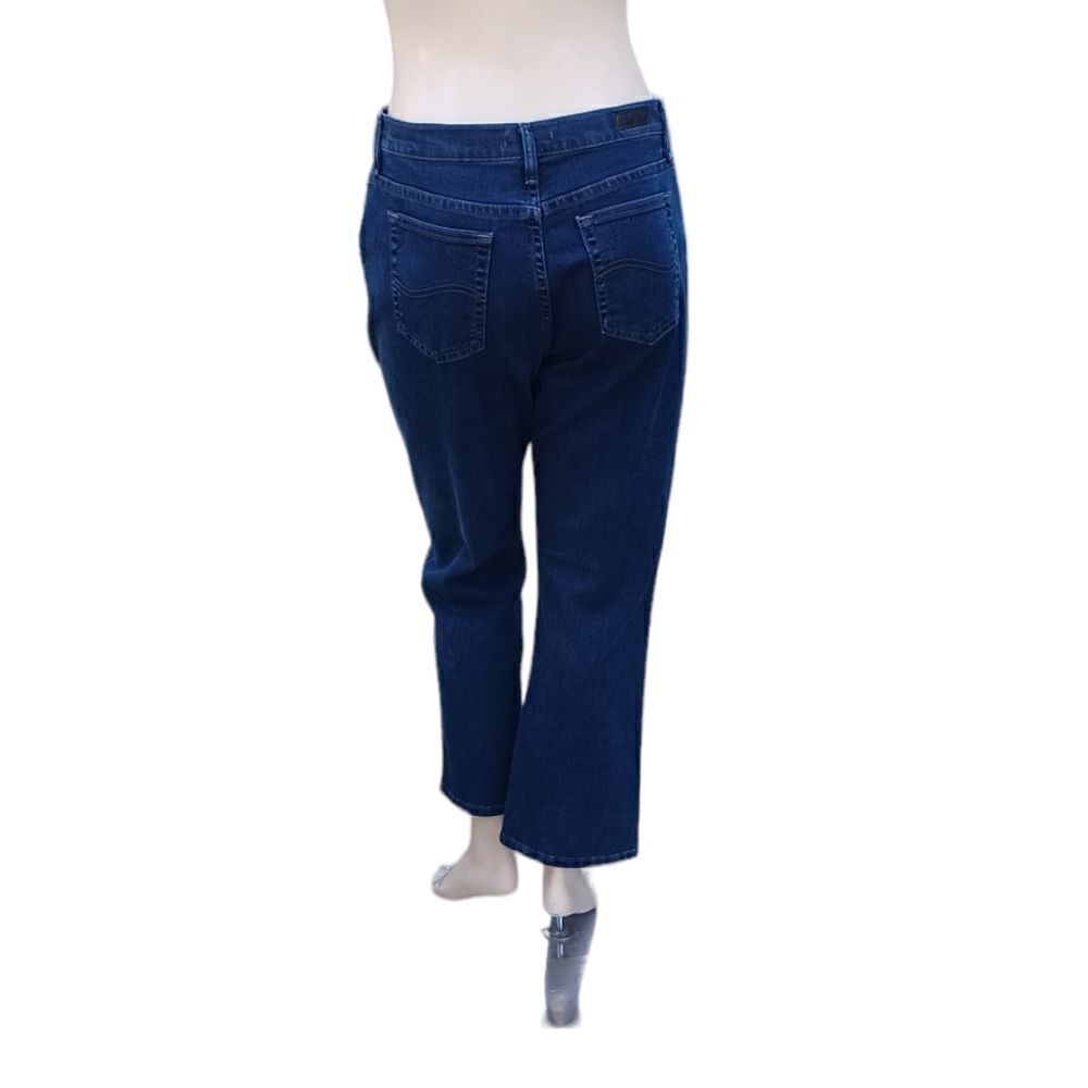 701718....Lee Relaxed Fit Straight leg Jeans Size 16SPET, W34" 26"Inseam 12"Rise