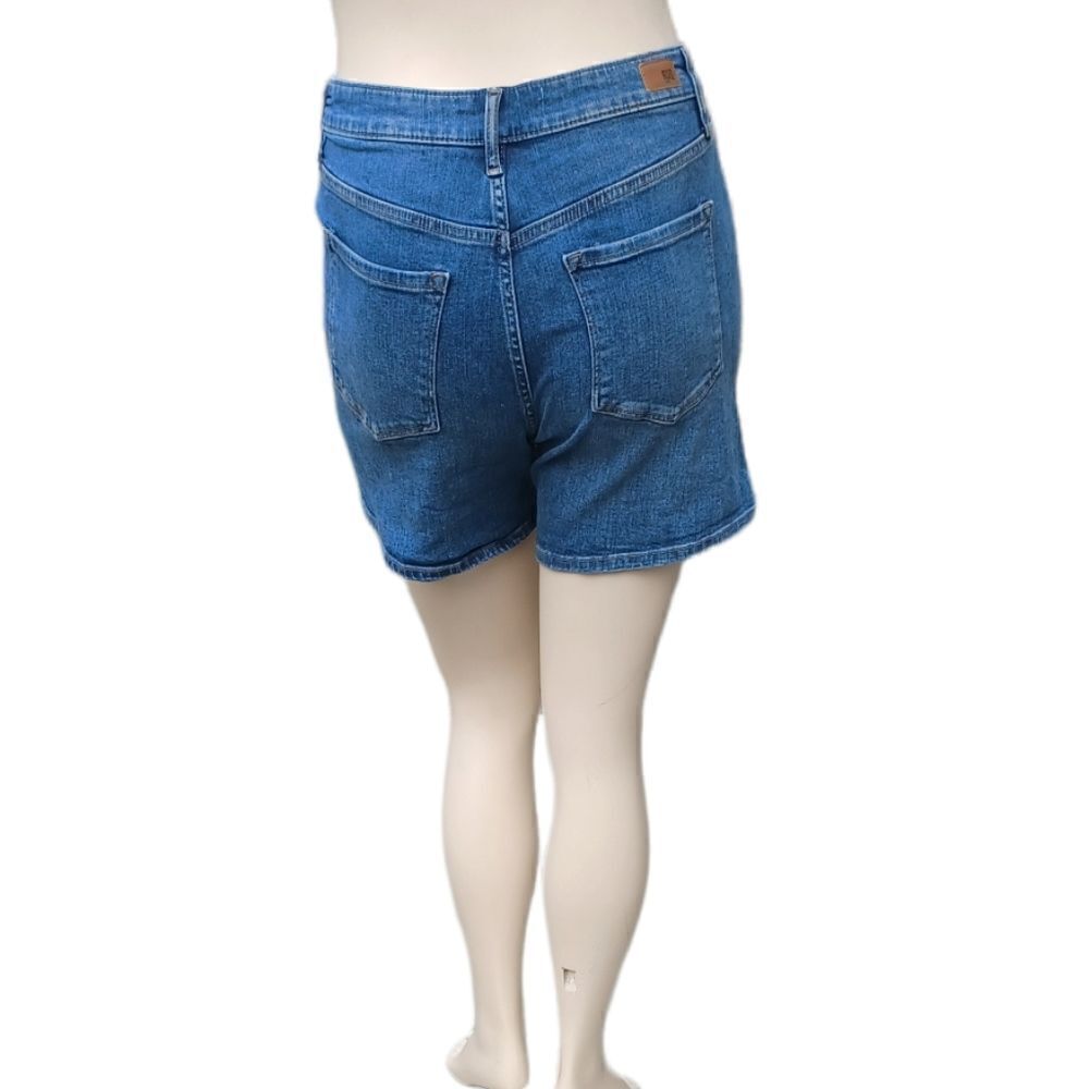 61337..RSQ Super High Rise Mom Jean Shorts Size 28, W29"  12"Rise