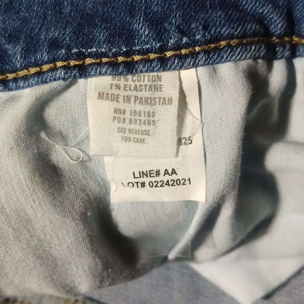 61337..RSQ Super High Rise Mom Jean Shorts Size 28, W29"  12"Rise