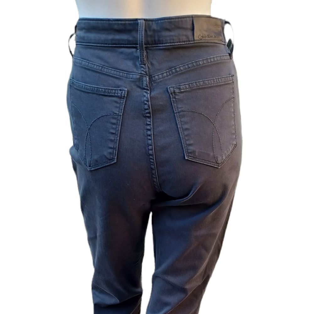59839....Calvin Klein Kick Flare Jeans Size 29, 26" Waist 25" Inseam 10" Rise