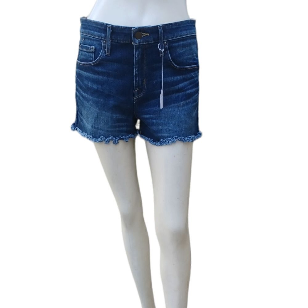 601134....Preowned Mossimo Jean Shorts Size 6, 31.5" Waist, 2" Inseam 9"Rise