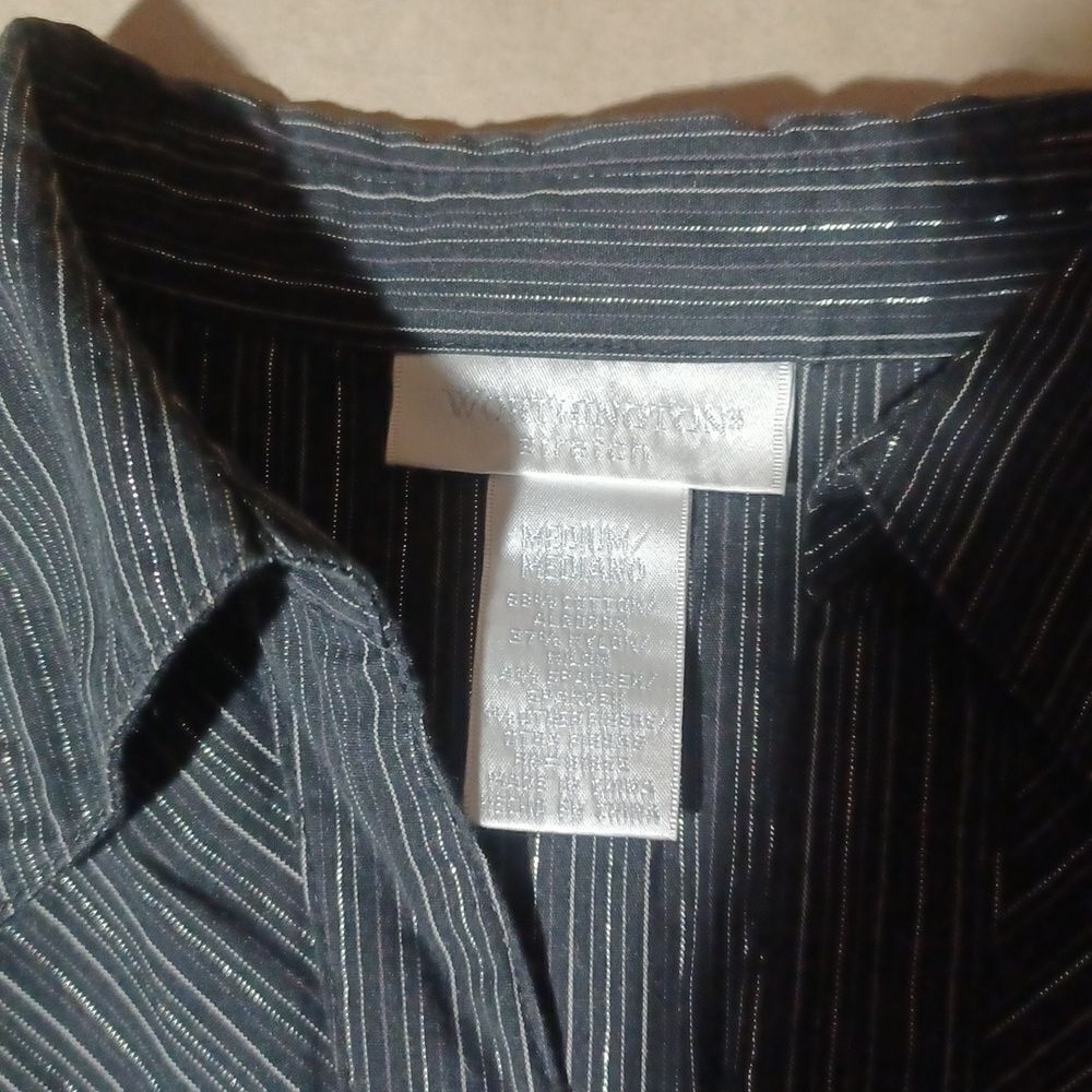 610233.....Worthington Black Fitted 3/4 Sleeve Top Size Medium