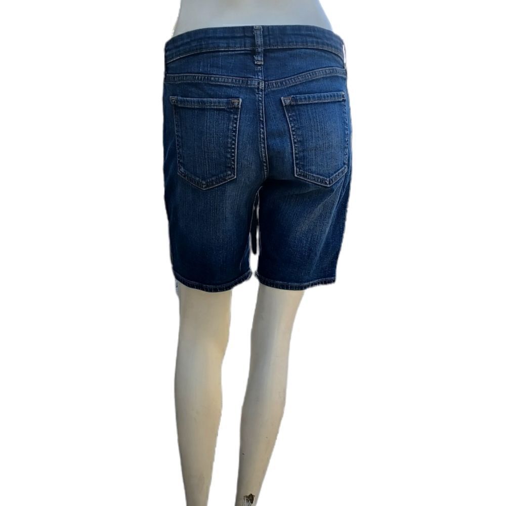 6124..Gap Jean Shorts Size 4/27  7" Rise