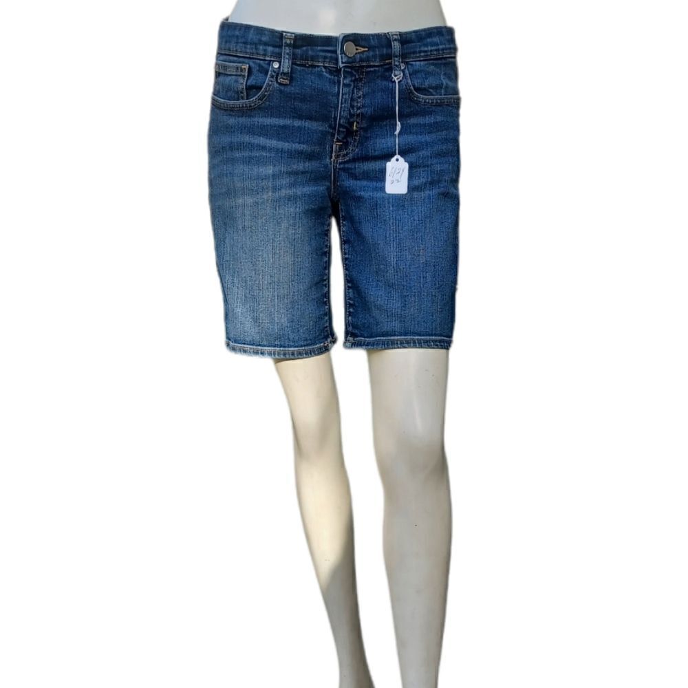 6124..Gap Jean Shorts Size 4/27  7" Rise