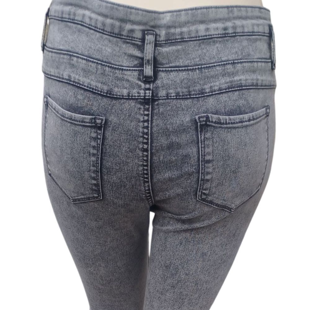 8164....No Boundaries Acid Wash Skinny Jeans Size 17, W"33"  29" Inseam 10"Rise