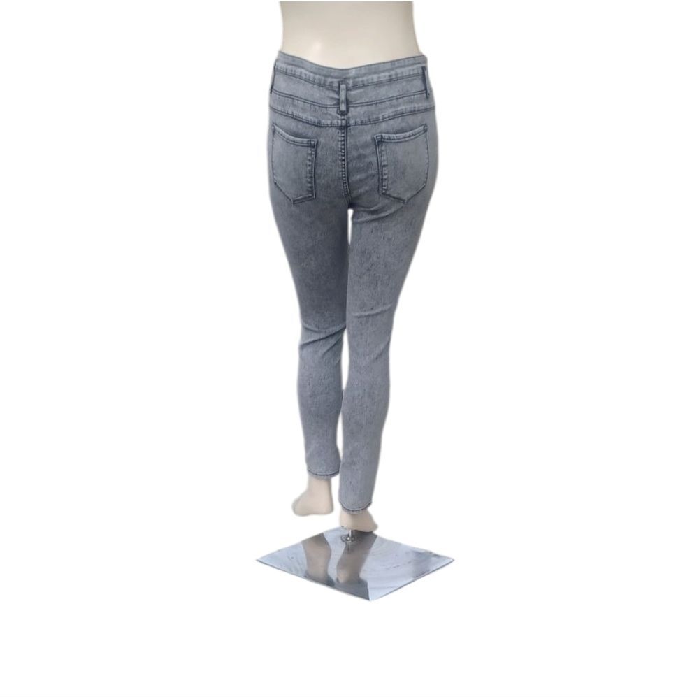 8164....No Boundaries Acid Wash Skinny Jeans Size 17, W"33"  29" Inseam 10"Rise