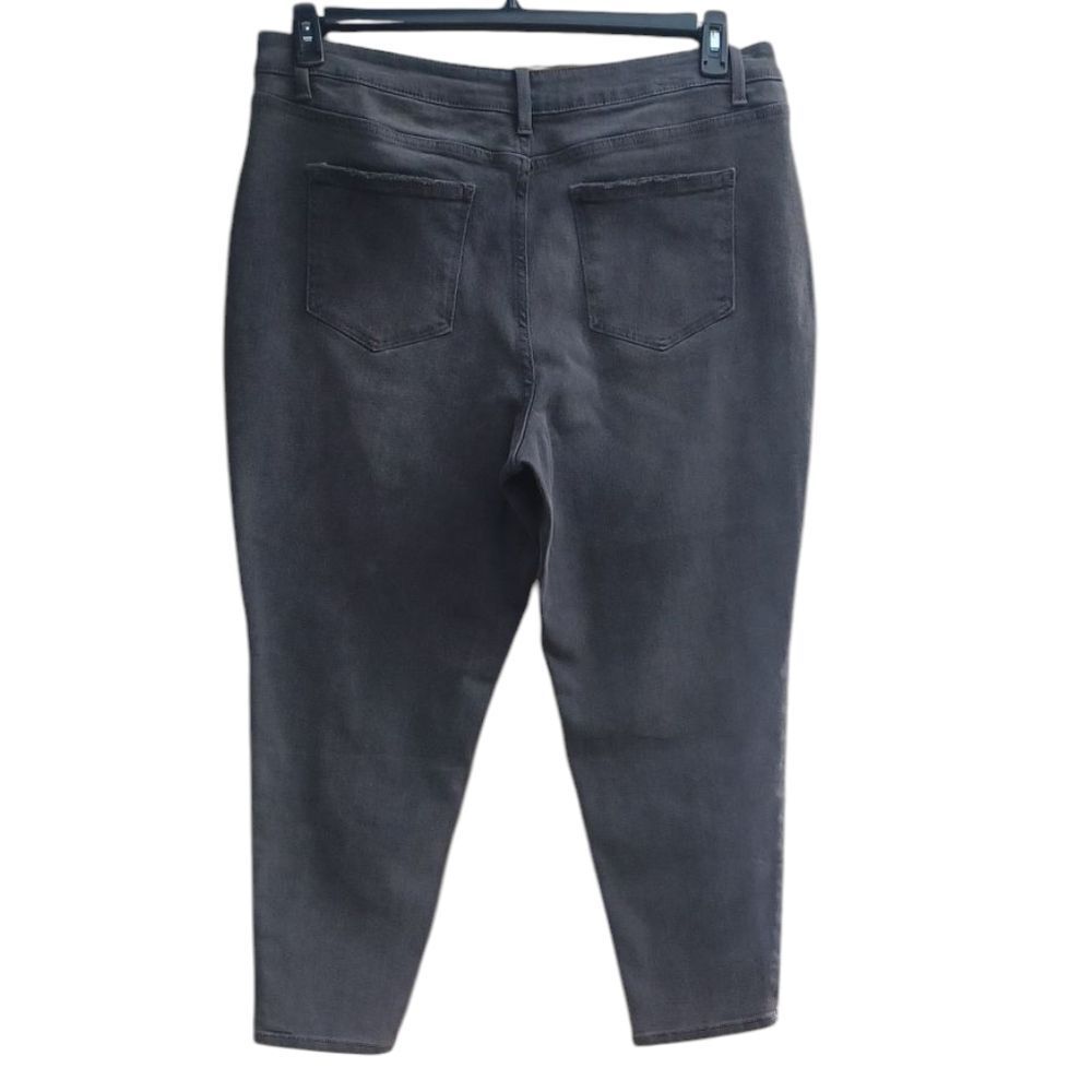 8162.....Time and Tru Skinny Jeans Size 17, 25" Inseam, 11" Rise, 36" Waist