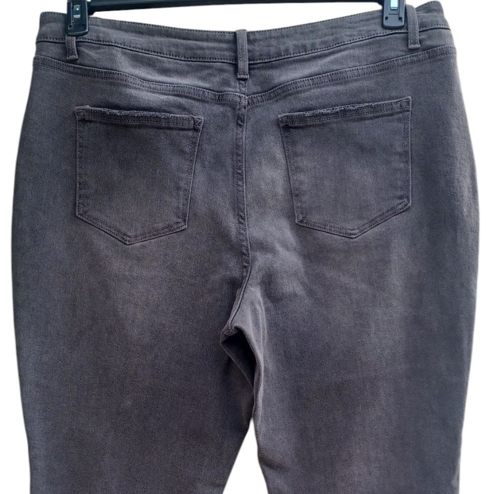 8162.....Time and Tru Skinny Jeans Size 17, 25" Inseam, 11" Rise, 36" Waist