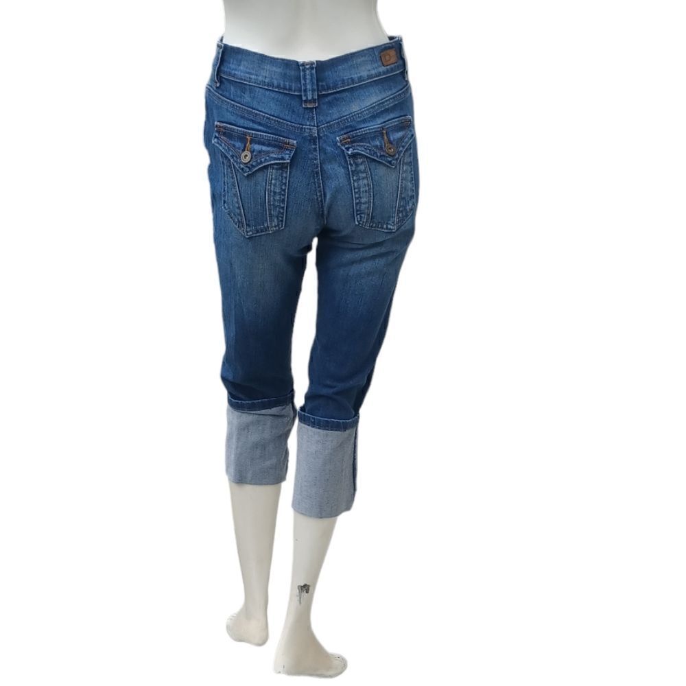 683012....DKNY Crop Jeans Size 2P, W25" 20"Inseam  8"Rise