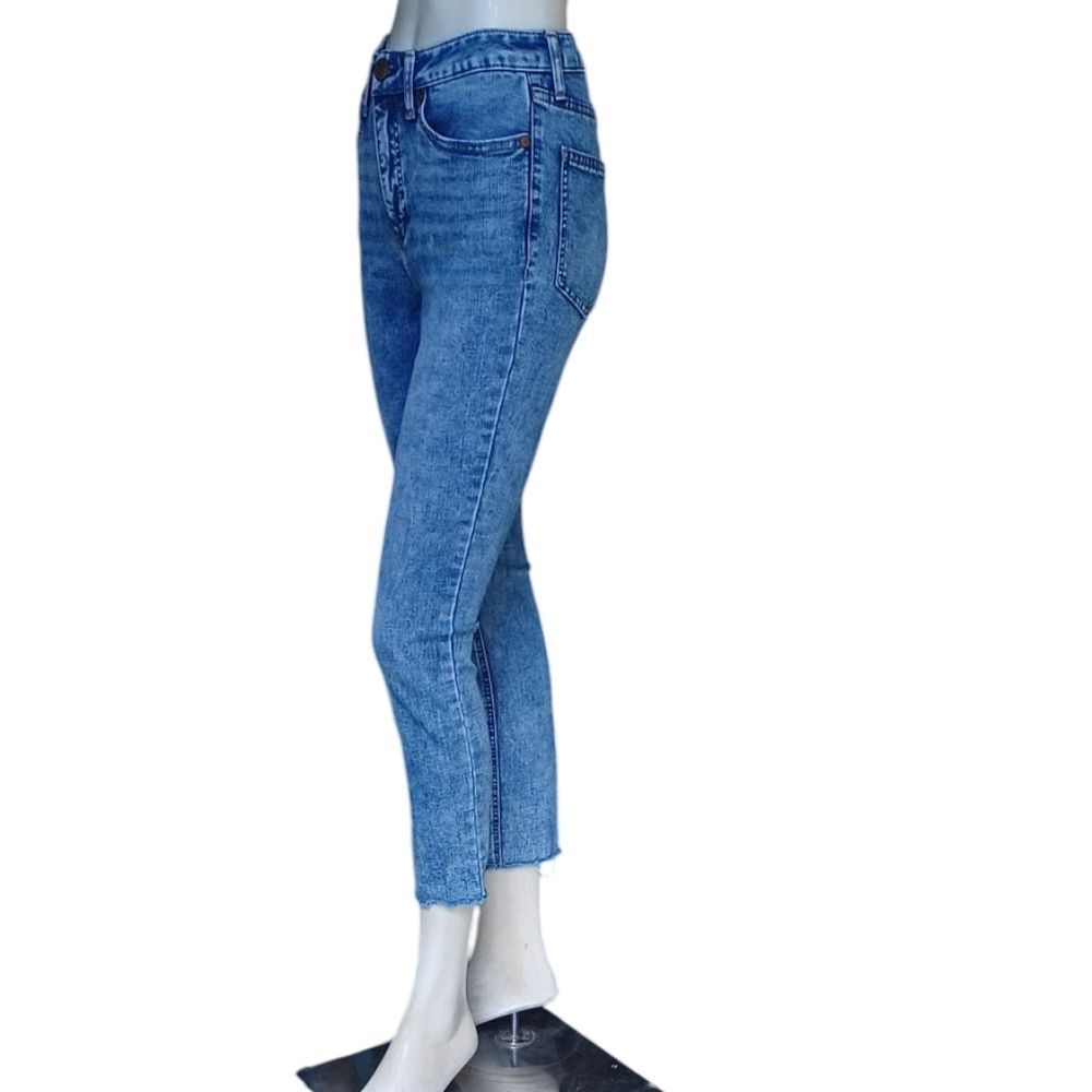 8168....LC Conrad High Rise Skinny Jeans W26" 25" Inseam, 8 1/2" Rise,